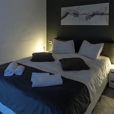 Cristopher Apartament Буштени Экстерьер фото