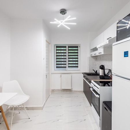 Cristopher Apartament Буштени Экстерьер фото