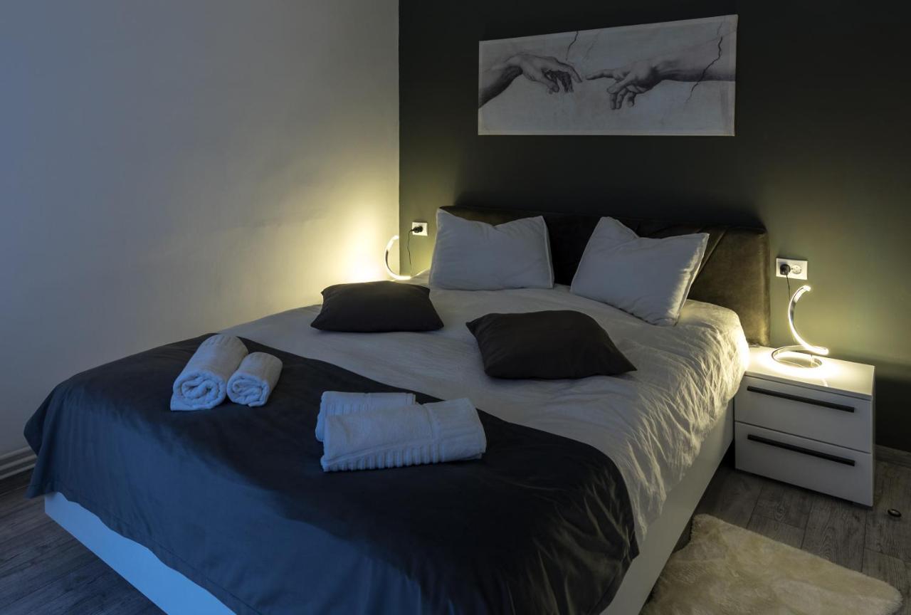Cristopher Apartament Буштени Экстерьер фото