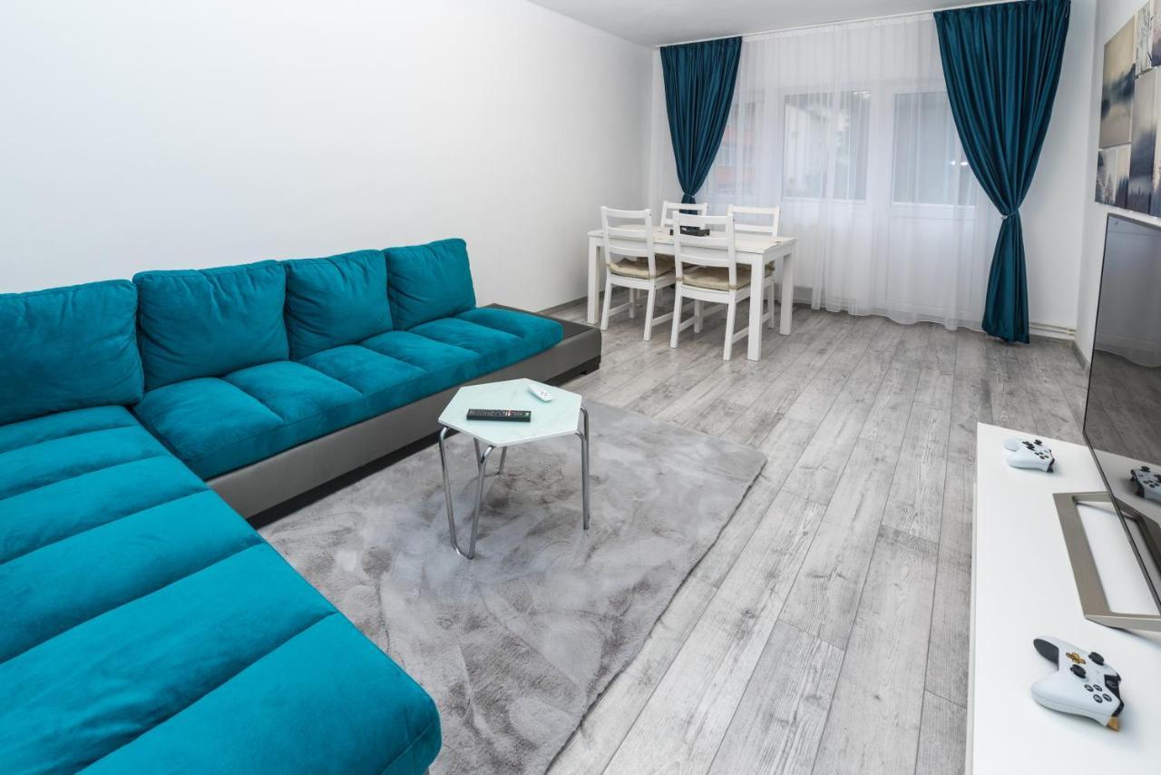 Cristopher Apartament Буштени Экстерьер фото