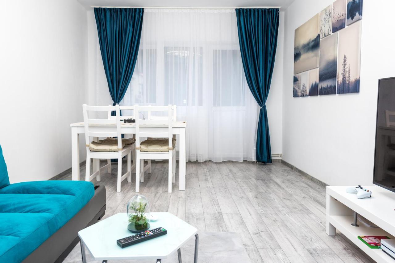 Cristopher Apartament Буштени Экстерьер фото