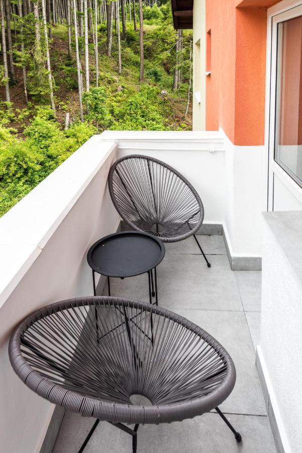 Cristopher Apartament Буштени Экстерьер фото