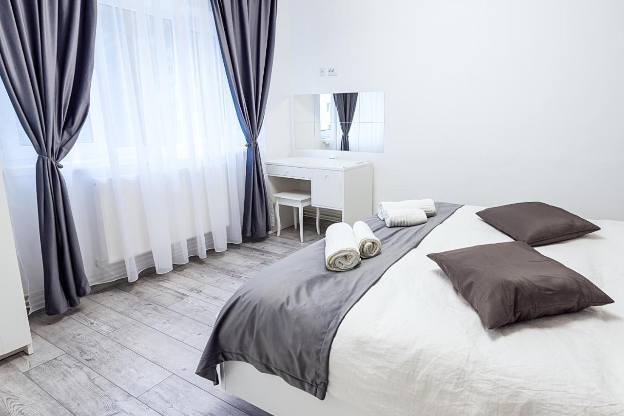 Cristopher Apartament Буштени Экстерьер фото