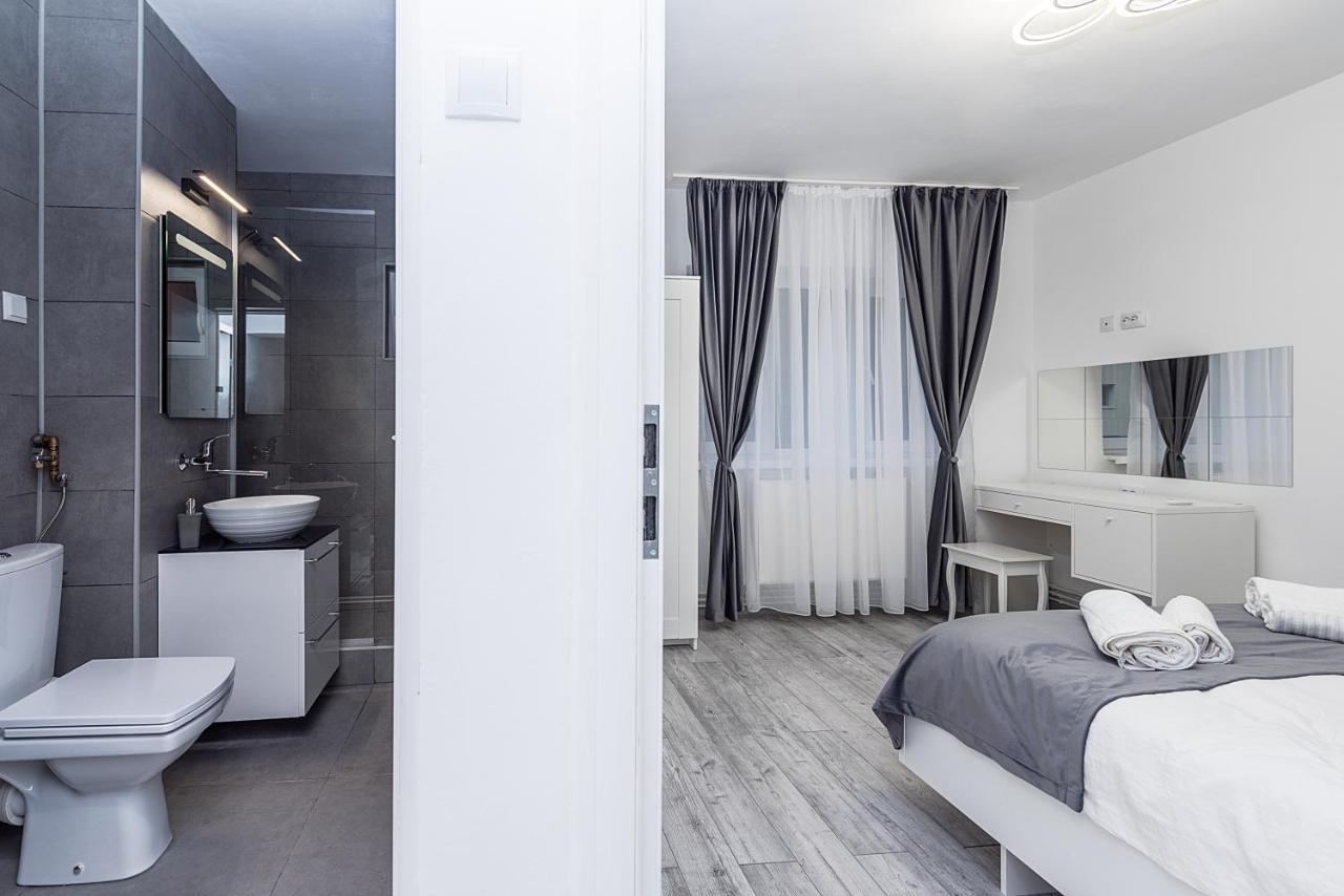 Cristopher Apartament Буштени Экстерьер фото