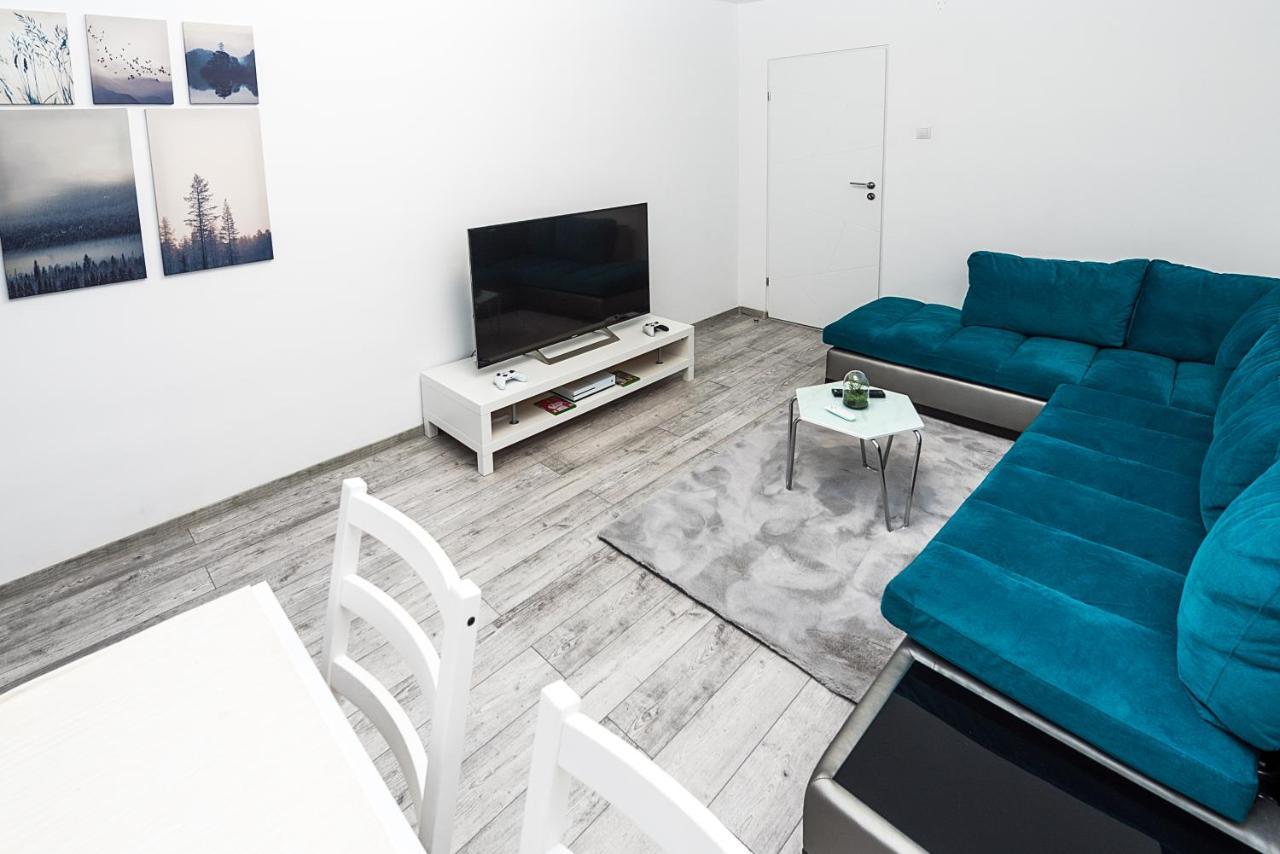Cristopher Apartament Буштени Экстерьер фото
